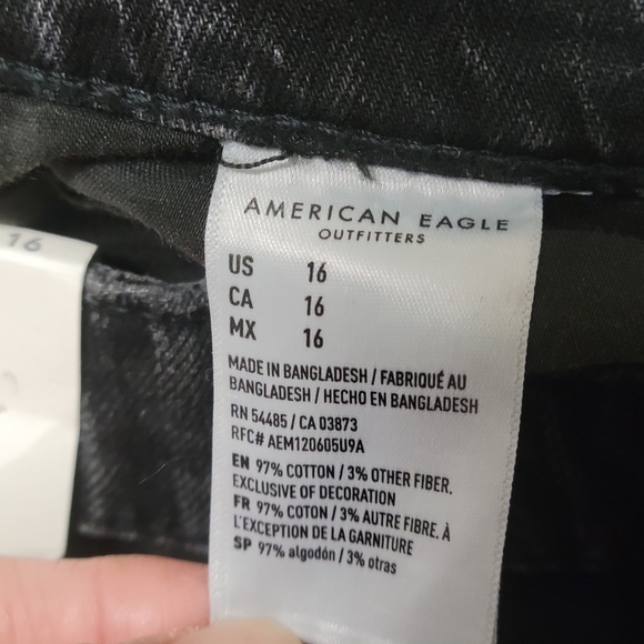 American Eagle NWT Super Hi Rise Mom shorts. - Picture 10 of 16